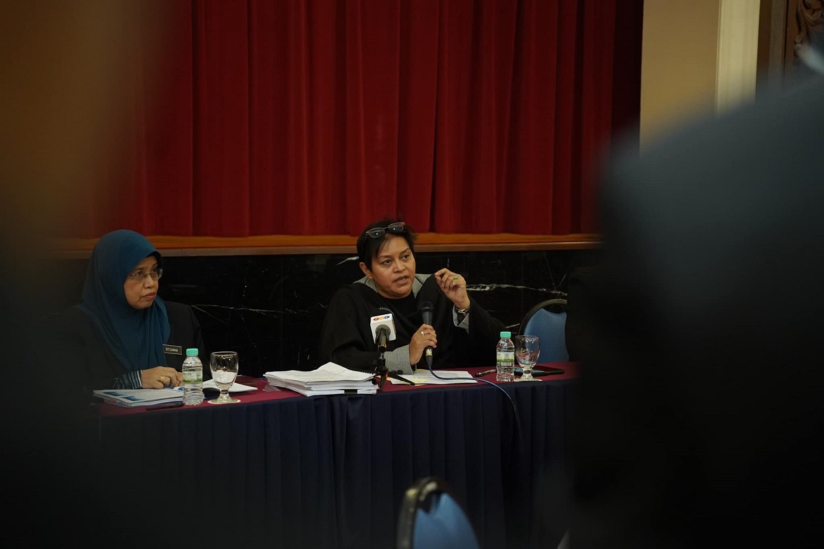 Azalina: Govt Working On Formation Of Fully Independent Children's ...